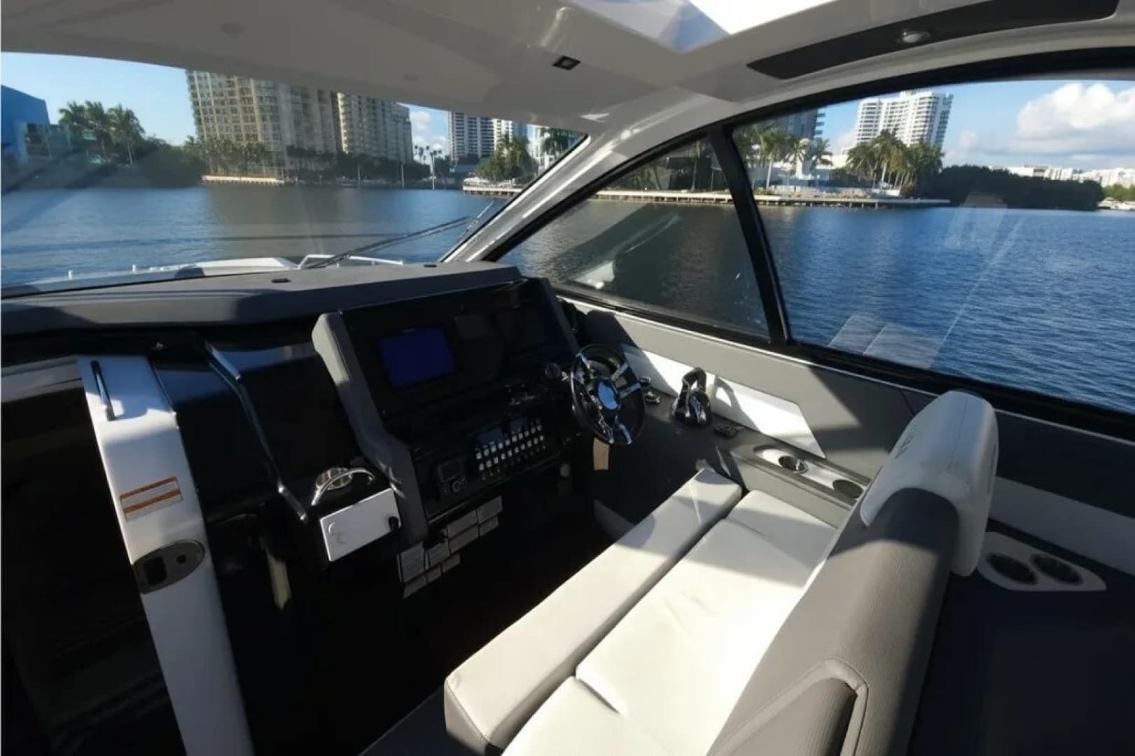2021 Cruisers Yachts 42 GLS OB photo 19