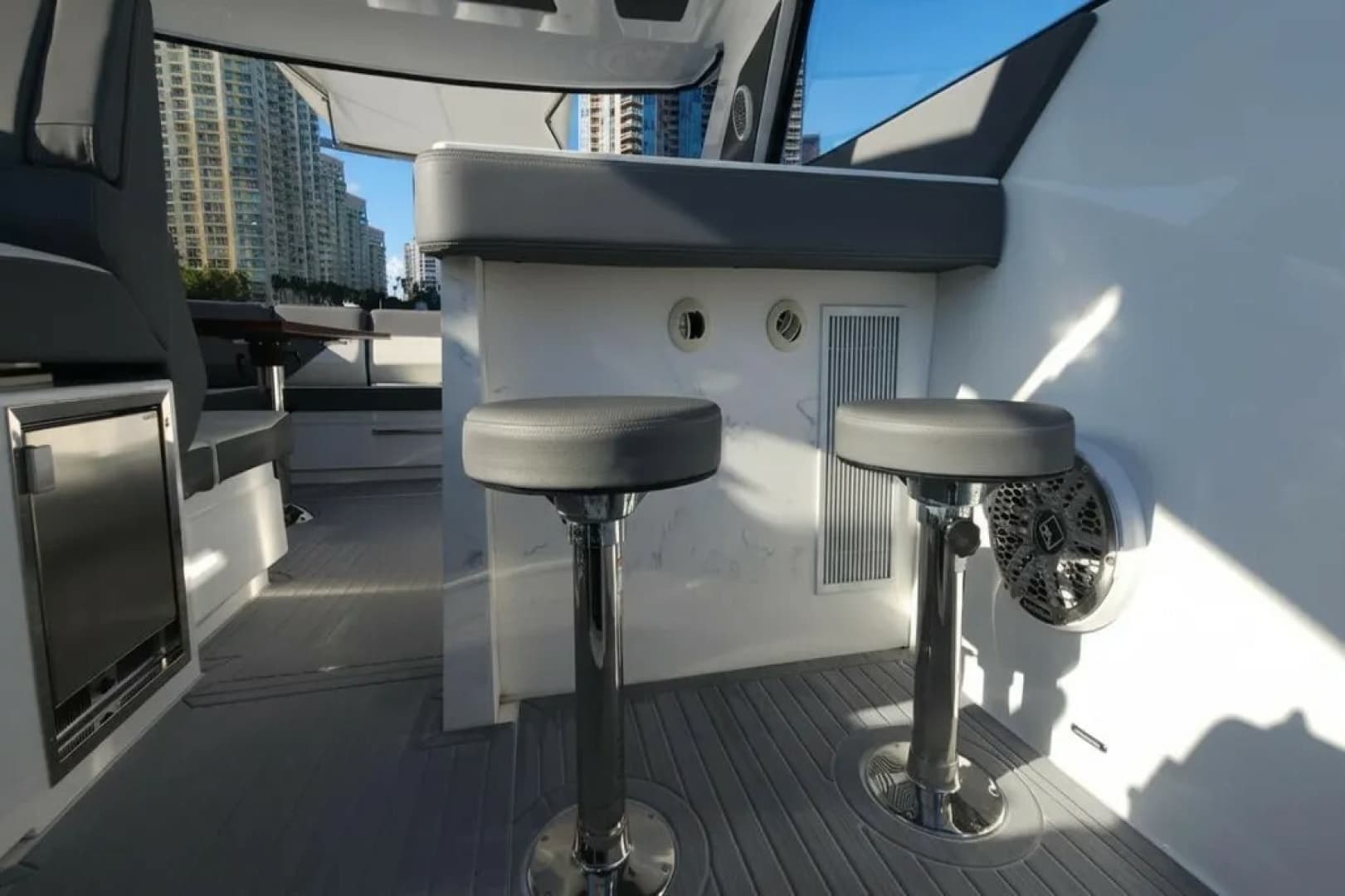 2021 Cruisers Yachts 42 GLS OB photo 16
