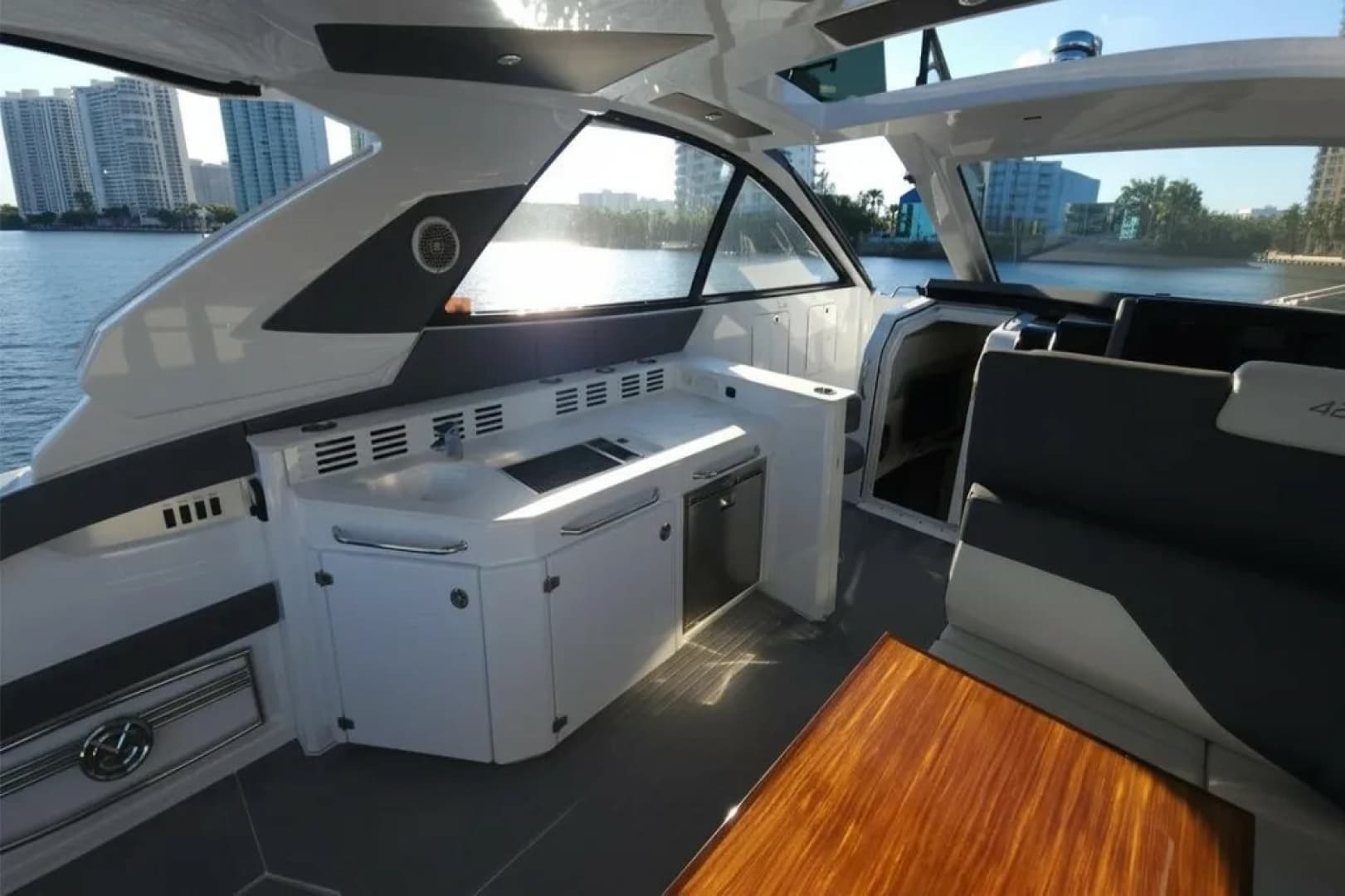 2021 Cruisers Yachts 42 GLS OB photo 15