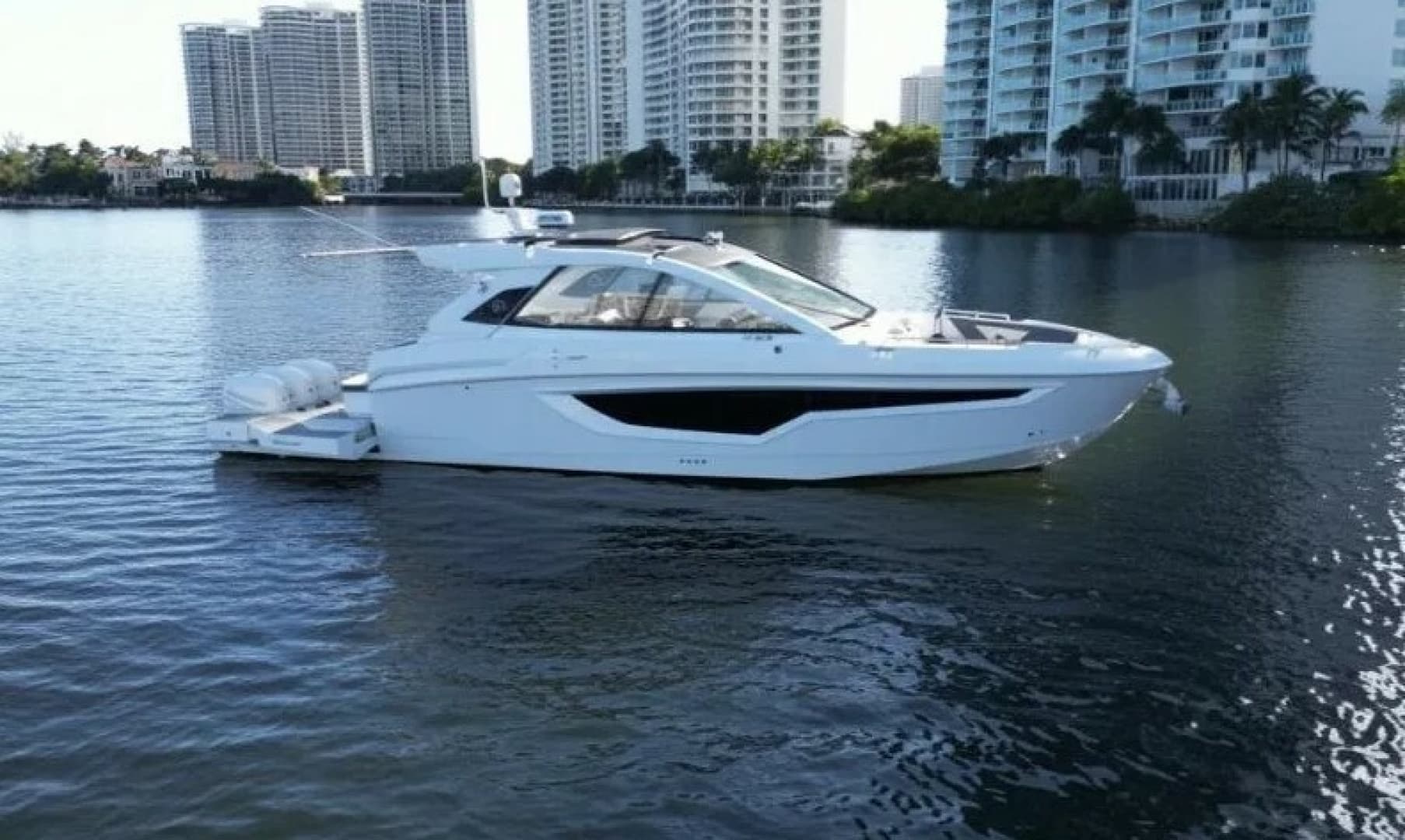 2021 Cruisers Yachts 42 GLS OB photo 3