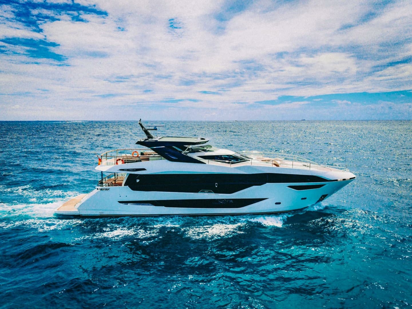 2024 Sunseeker Sunseeker 100 Yacht photo 2