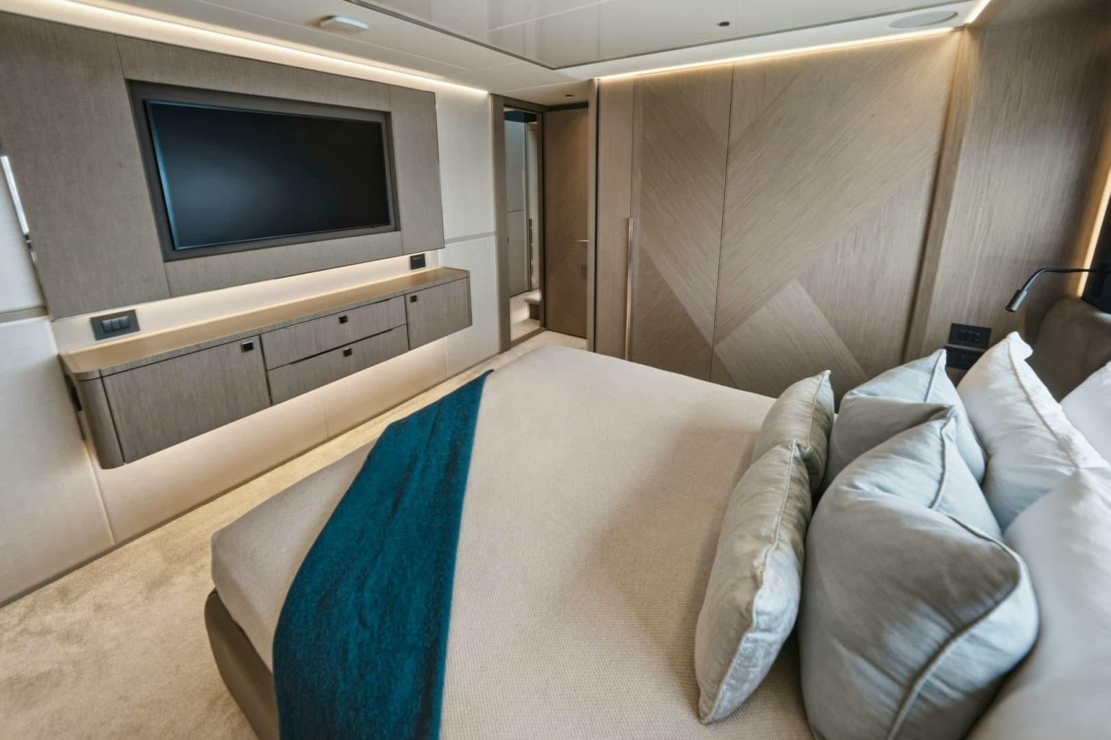 2024 Sunseeker Sunseeker 100 Yacht photo 26