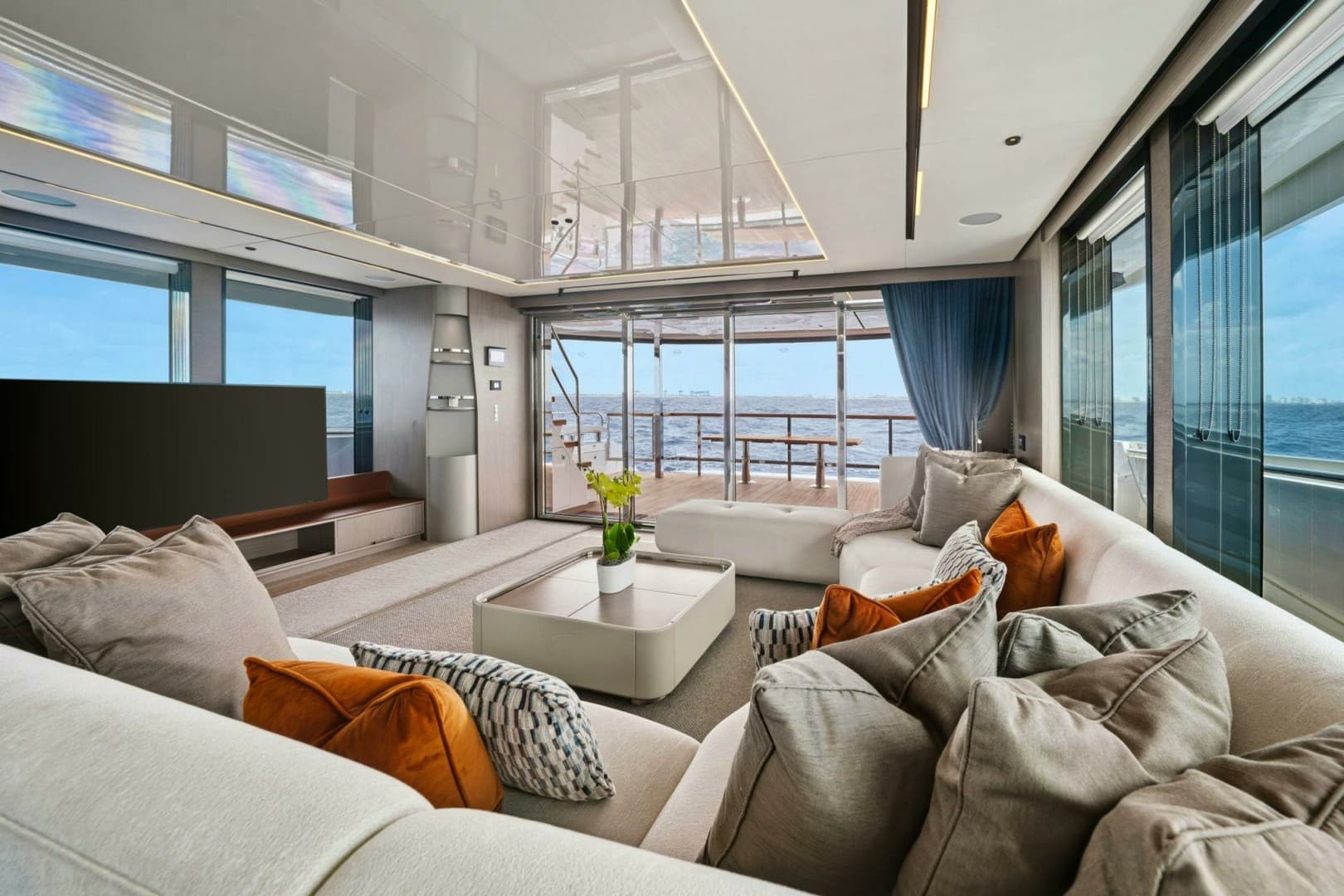 2024 Sunseeker Sunseeker 100 Yacht photo 12