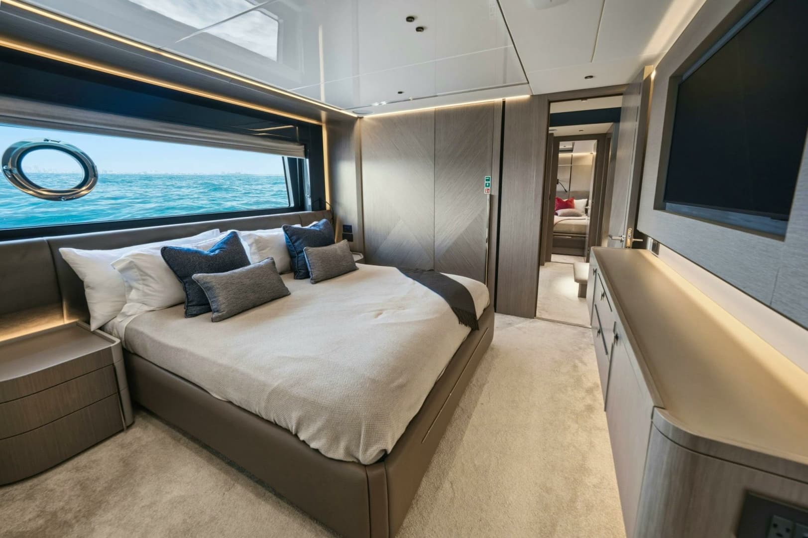 2024 Sunseeker Sunseeker 100 Yacht photo 24