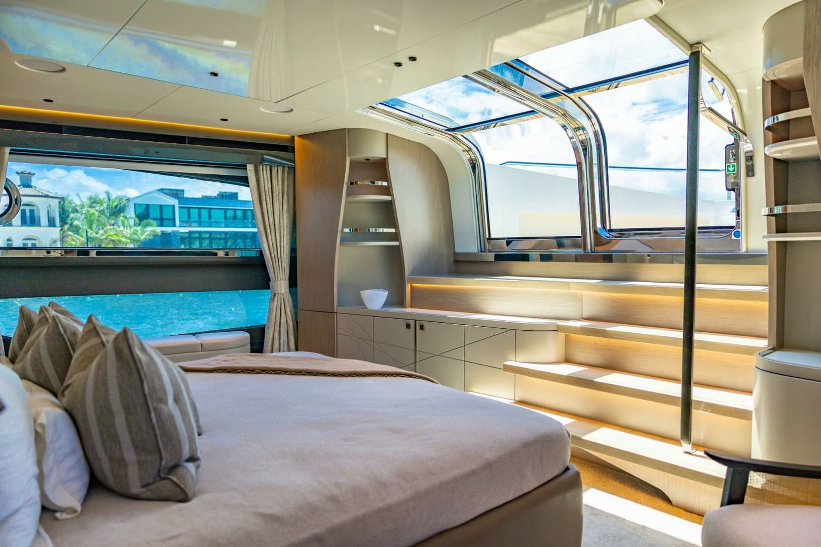2024 Sunseeker Sunseeker 100 Yacht photo 18