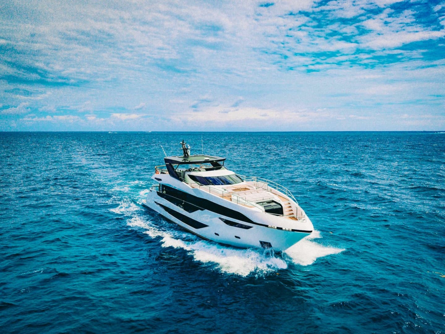 2024 Sunseeker Sunseeker 100 Yacht photo 3