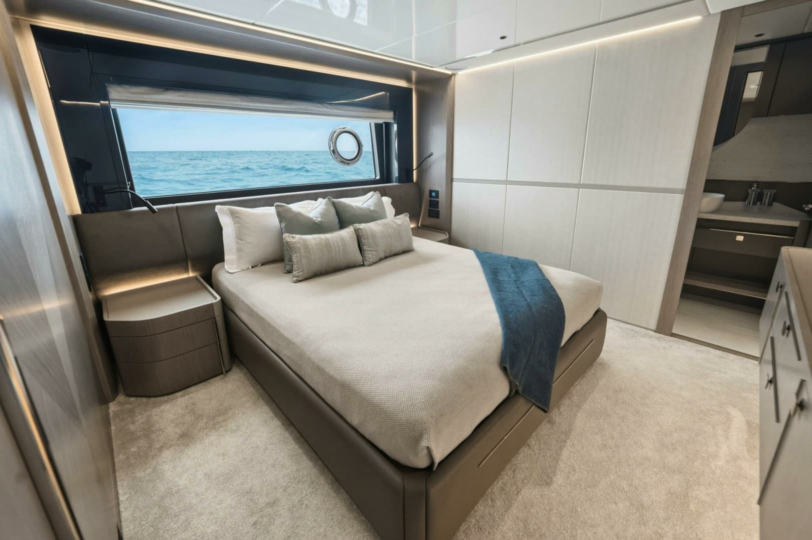 2024 Sunseeker Sunseeker 100 Yacht photo 25