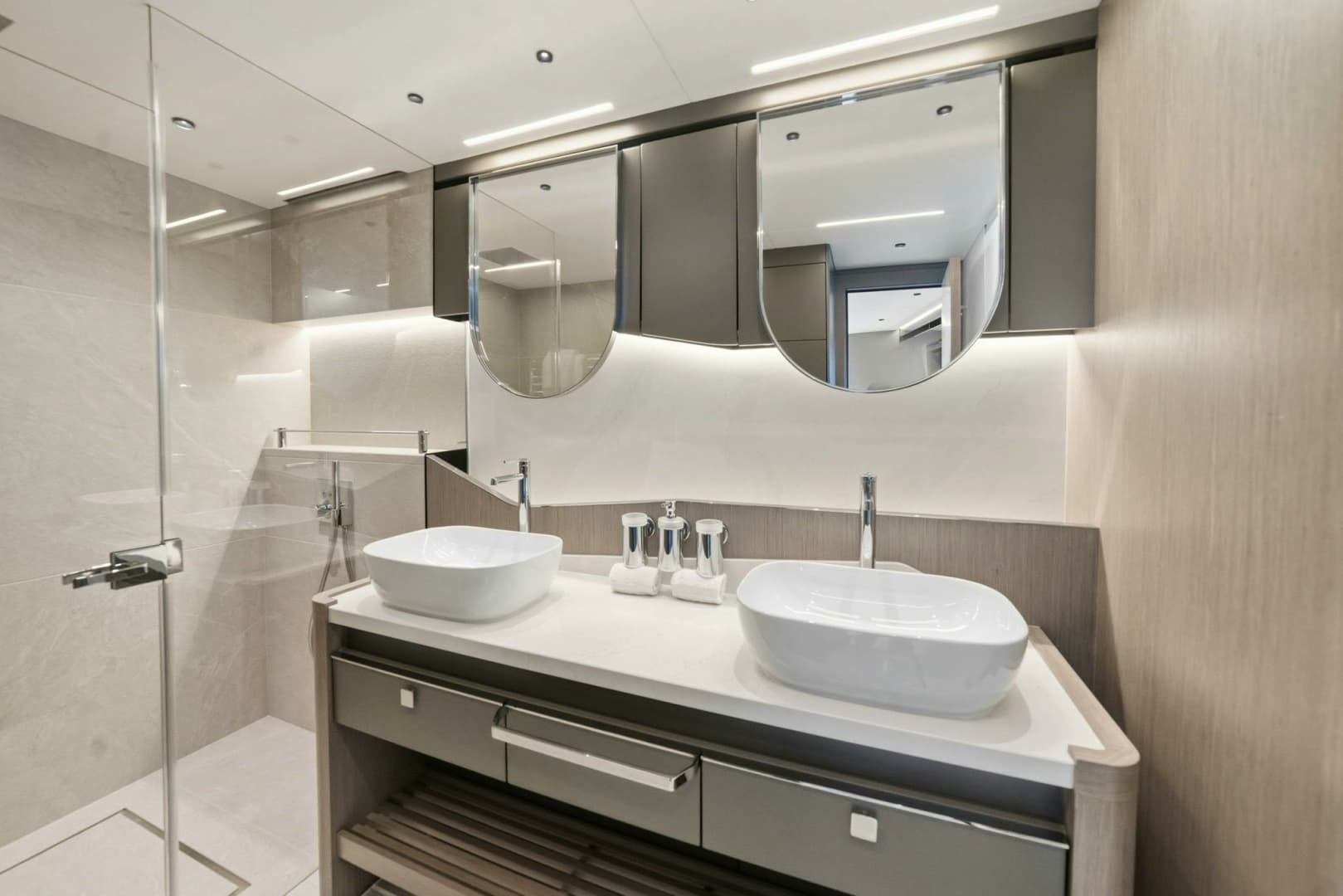 2024 Sunseeker Sunseeker 100 Yacht photo 20