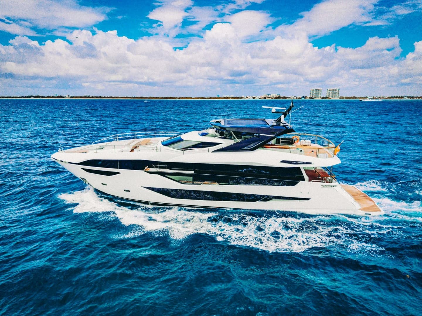2024 Sunseeker Sunseeker 100 Yacht photo 5