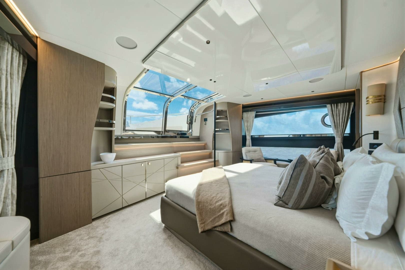 2024 Sunseeker Sunseeker 100 Yacht photo 18