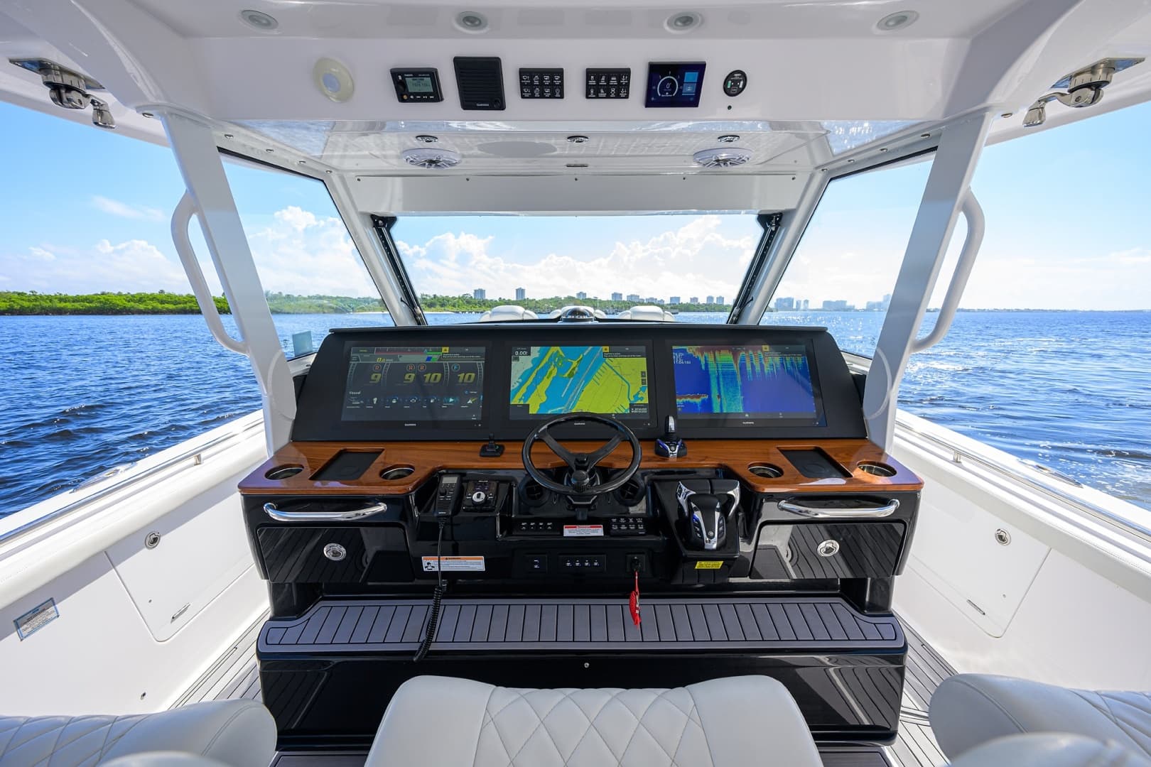 2024 Everglades 455 Center Console photo 2