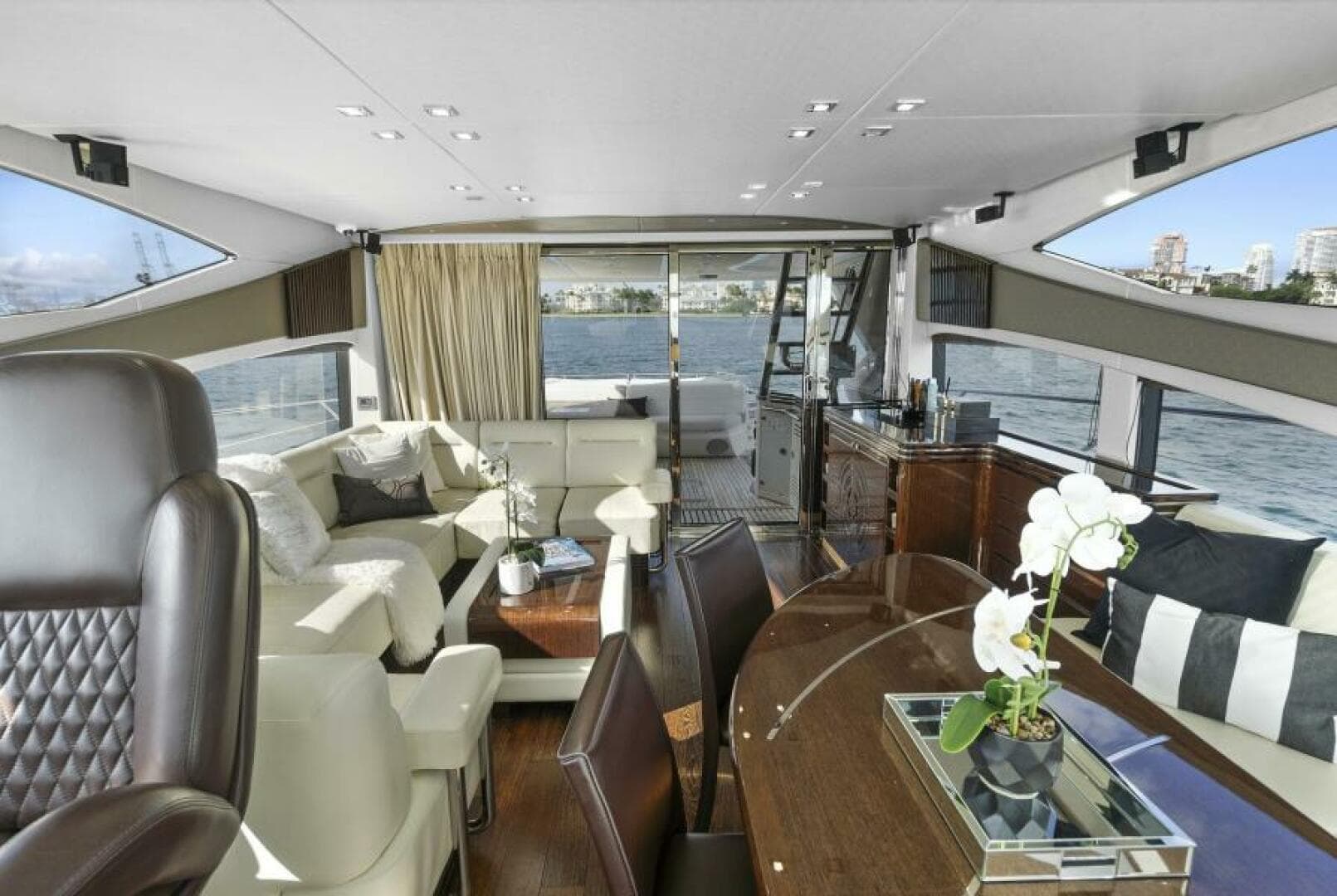 2015 Sunseeker Sport Yacht photo 34