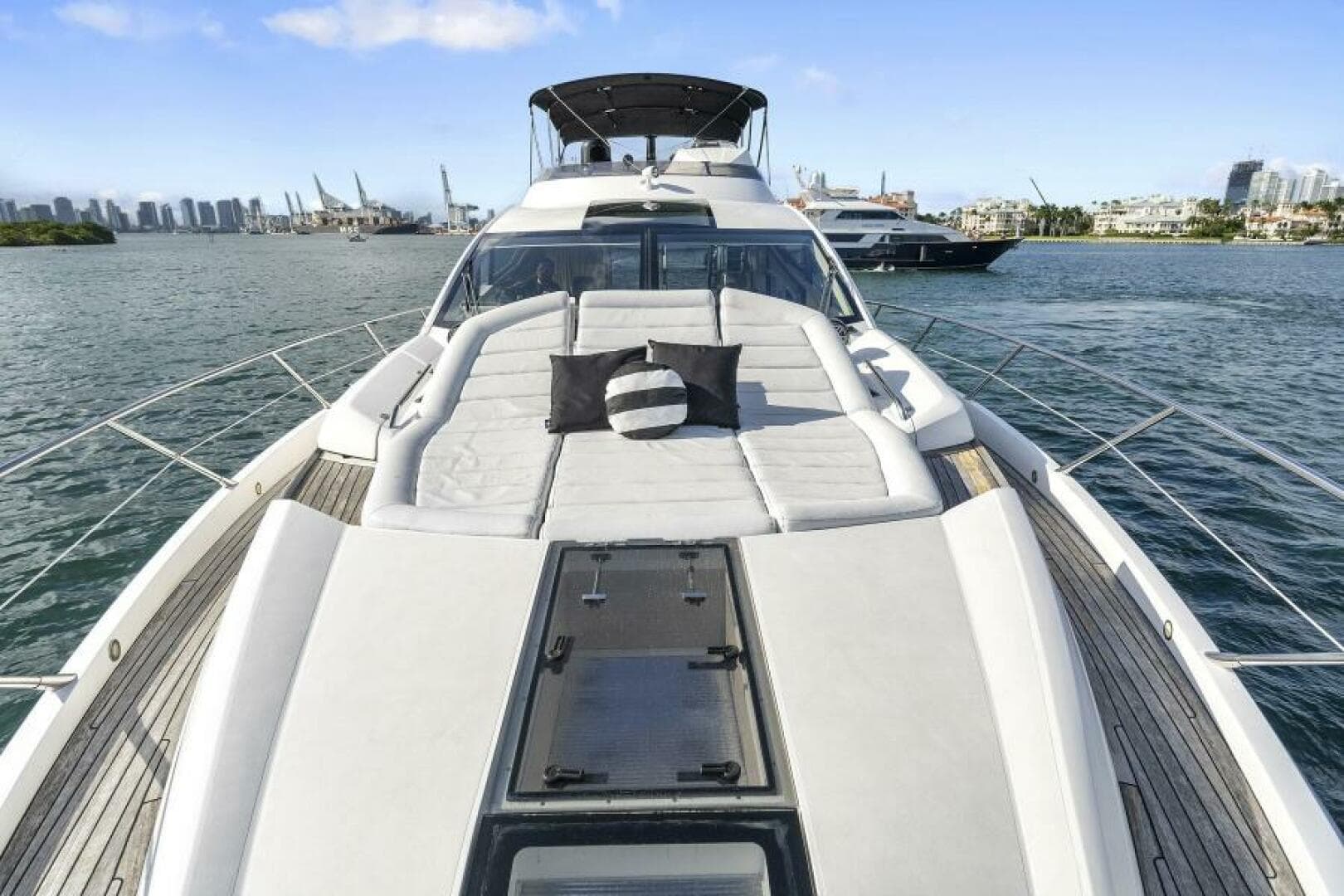 2015 Sunseeker Sport Yacht photo 17