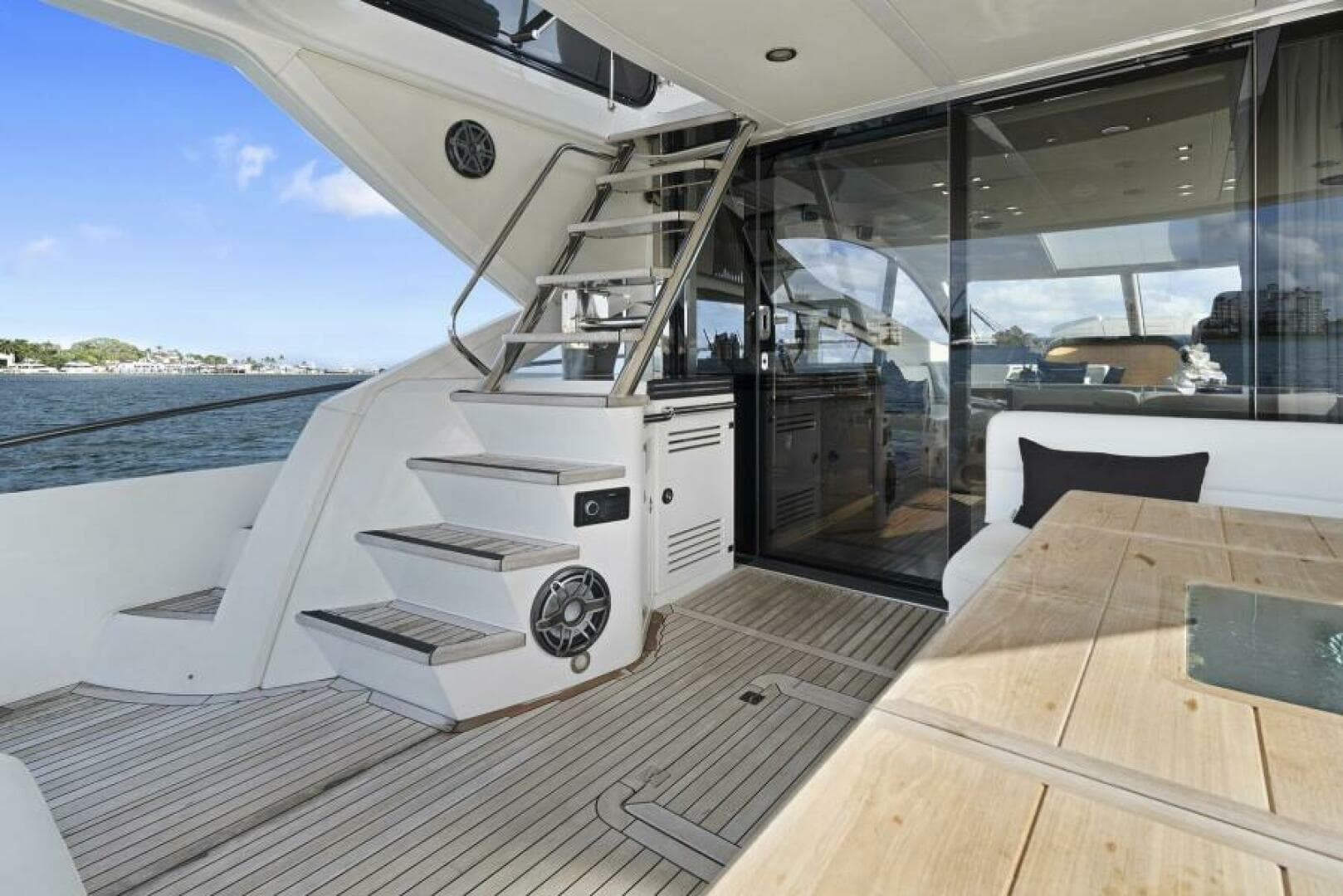 2015 Sunseeker Sport Yacht photo 19