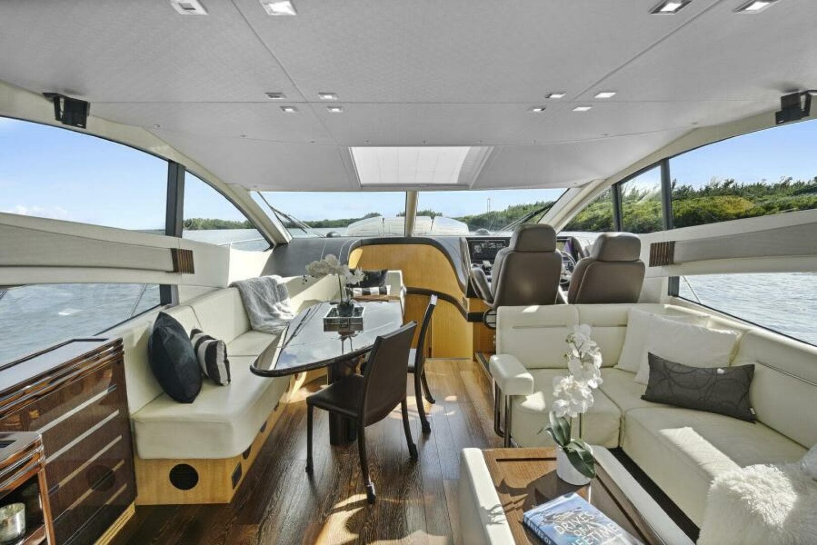 2015 Sunseeker Sport Yacht photo 29
