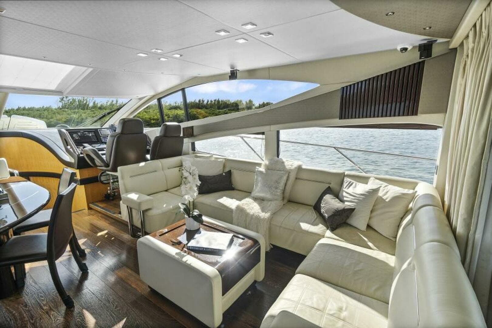 2015 Sunseeker Sport Yacht photo 30