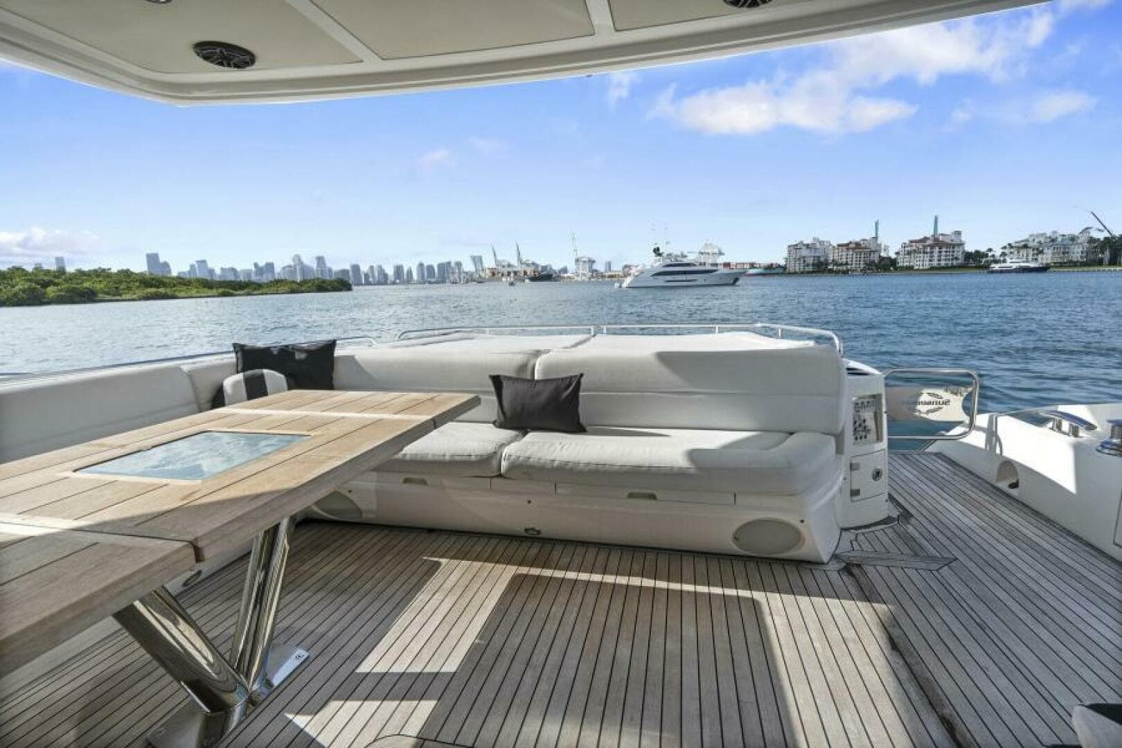 2015 Sunseeker Sport Yacht photo 22