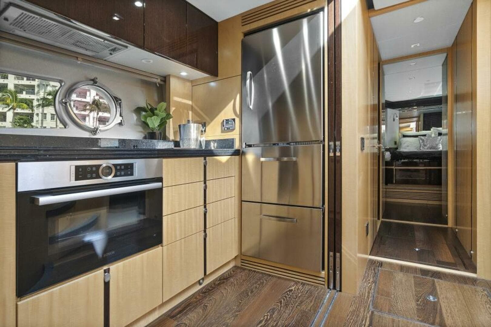 2015 Sunseeker Sport Yacht photo 40