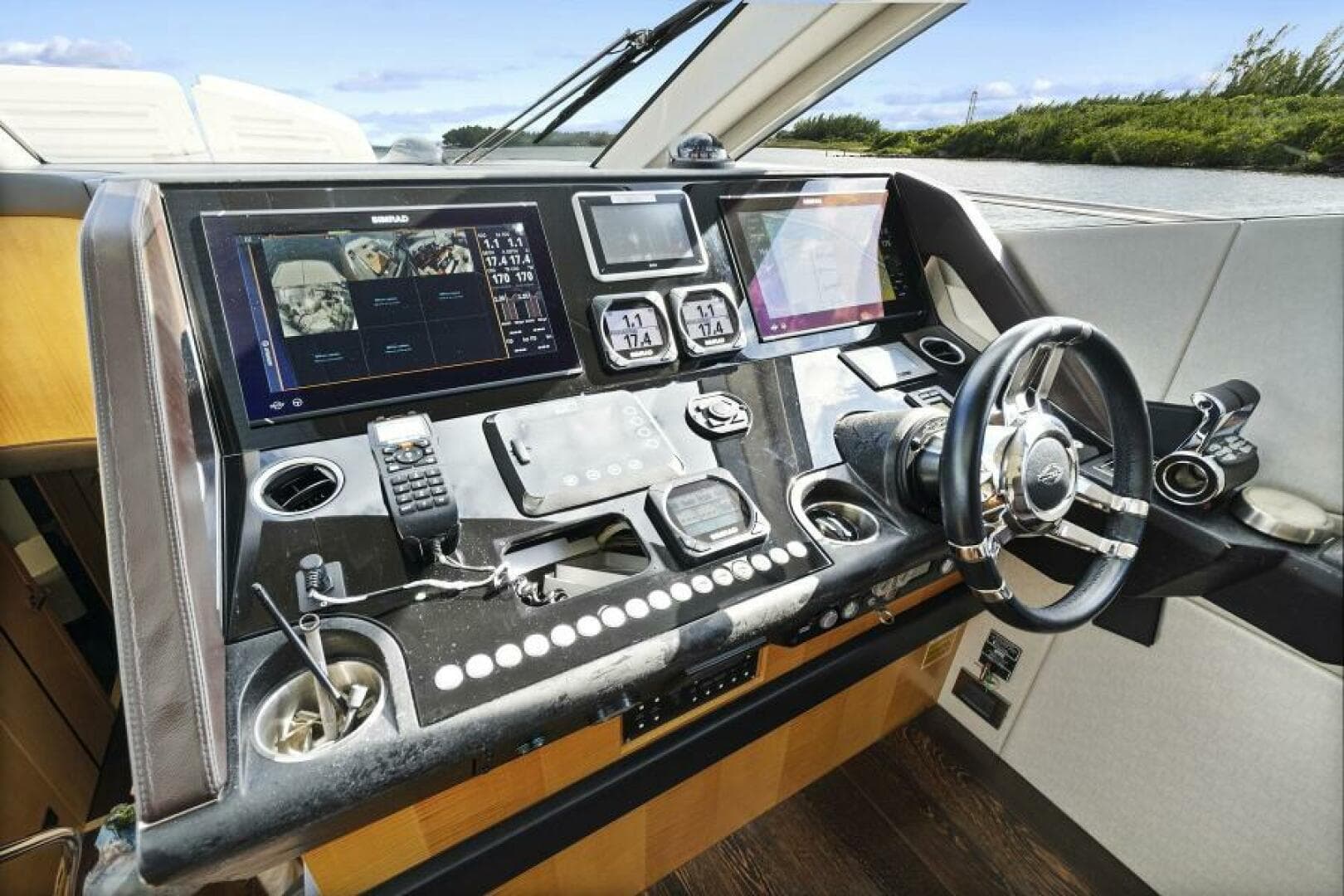 2015 Sunseeker Sport Yacht photo 35
