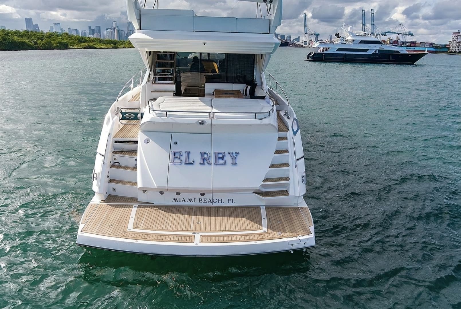 2015 Sunseeker Sport Yacht photo 10