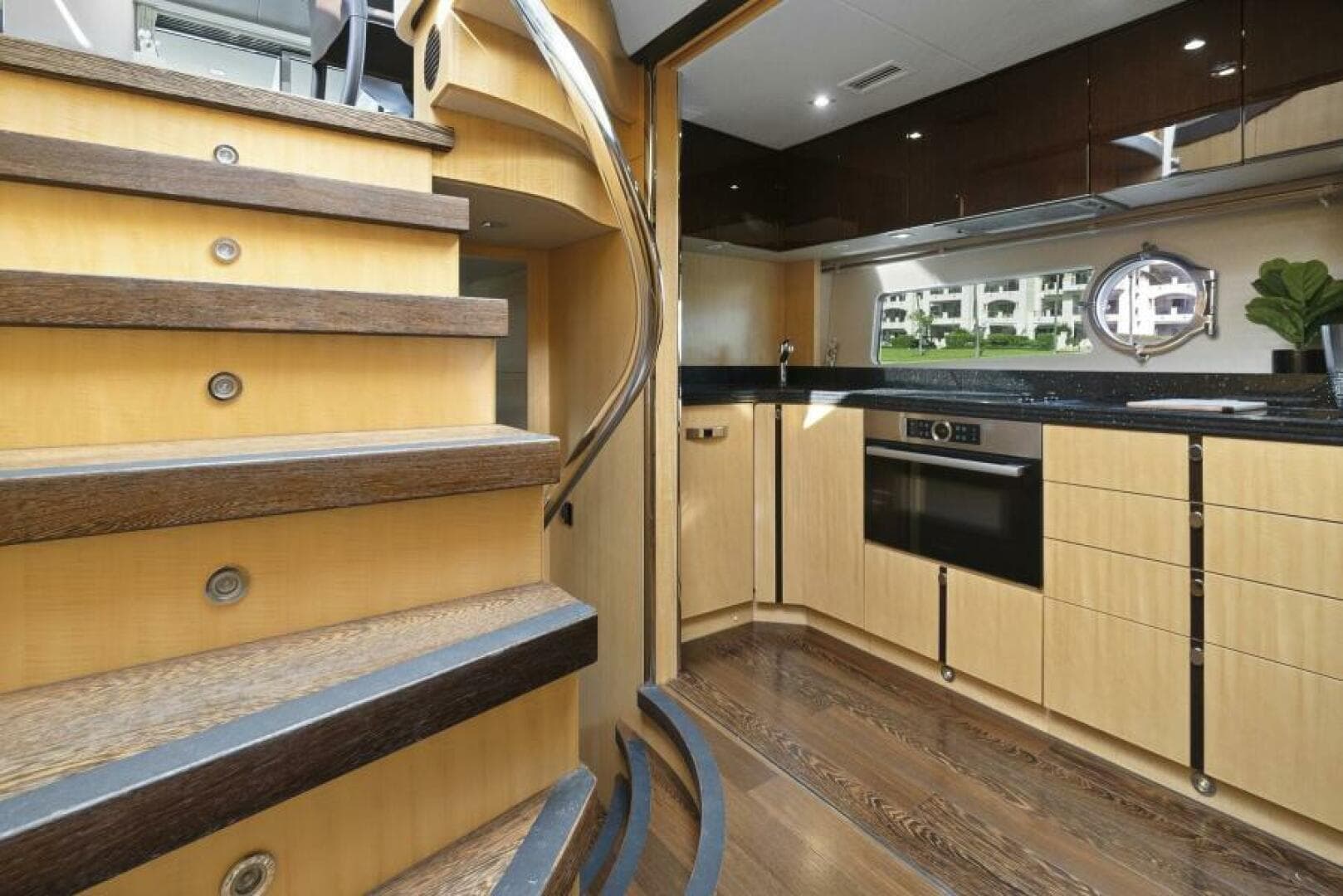 2015 Sunseeker Sport Yacht photo 38