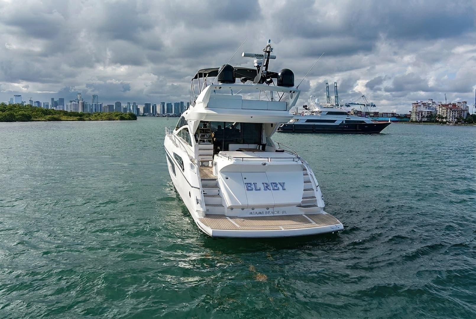 2015 Sunseeker Sport Yacht photo 9