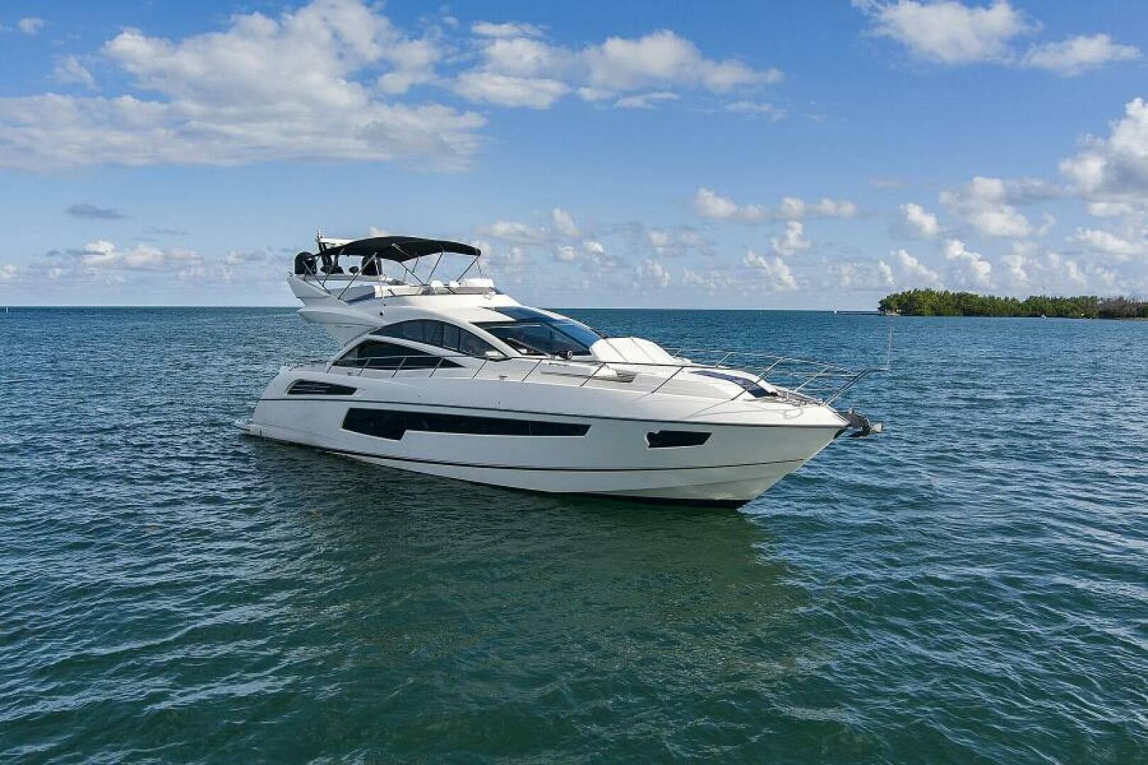 2015 Sunseeker Sport Yacht photo 2