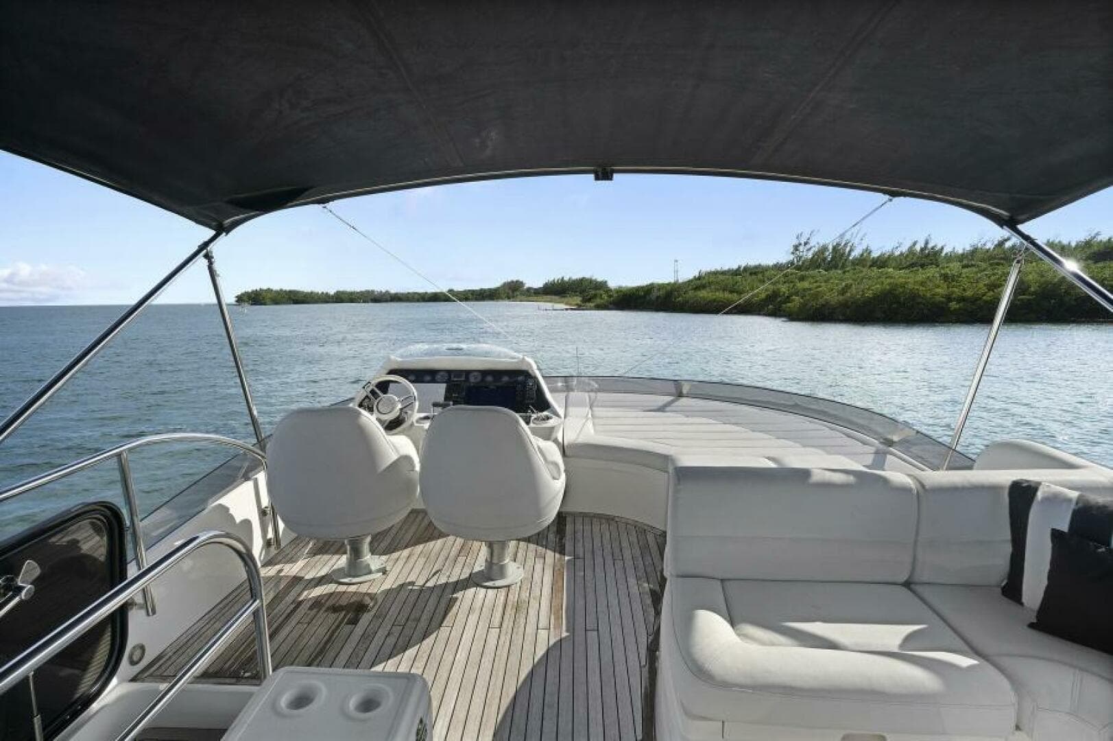 2015 Sunseeker Sport Yacht photo 25