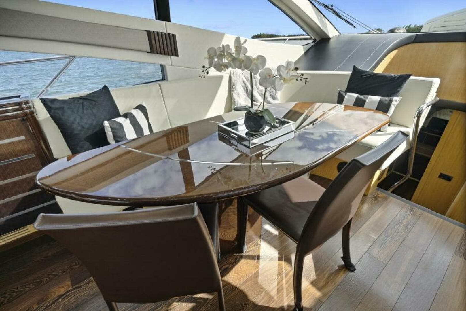 2015 Sunseeker Sport Yacht photo 32