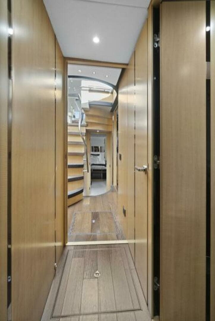 2015 Sunseeker Sport Yacht photo 45