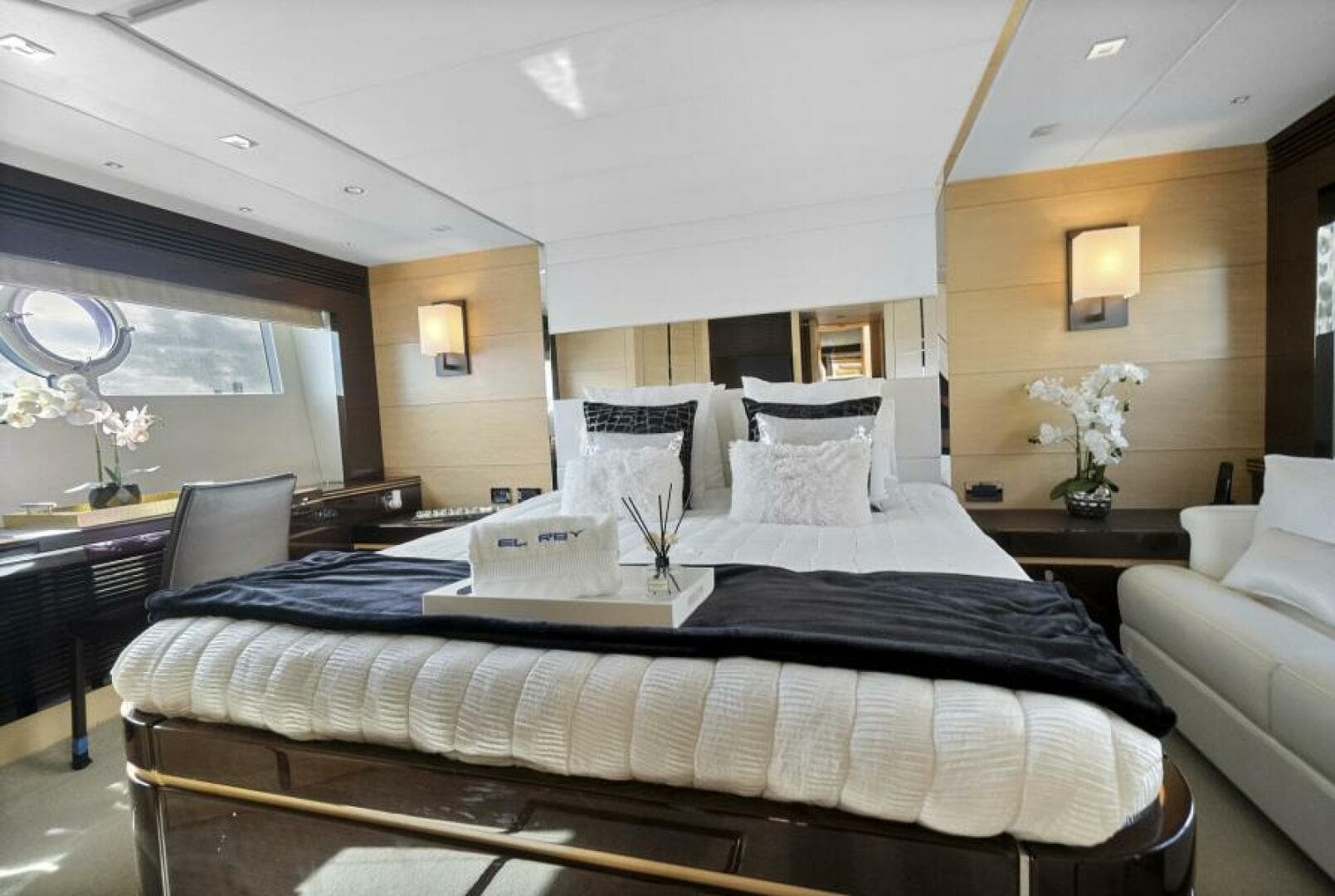 2015 Sunseeker Sport Yacht photo 48