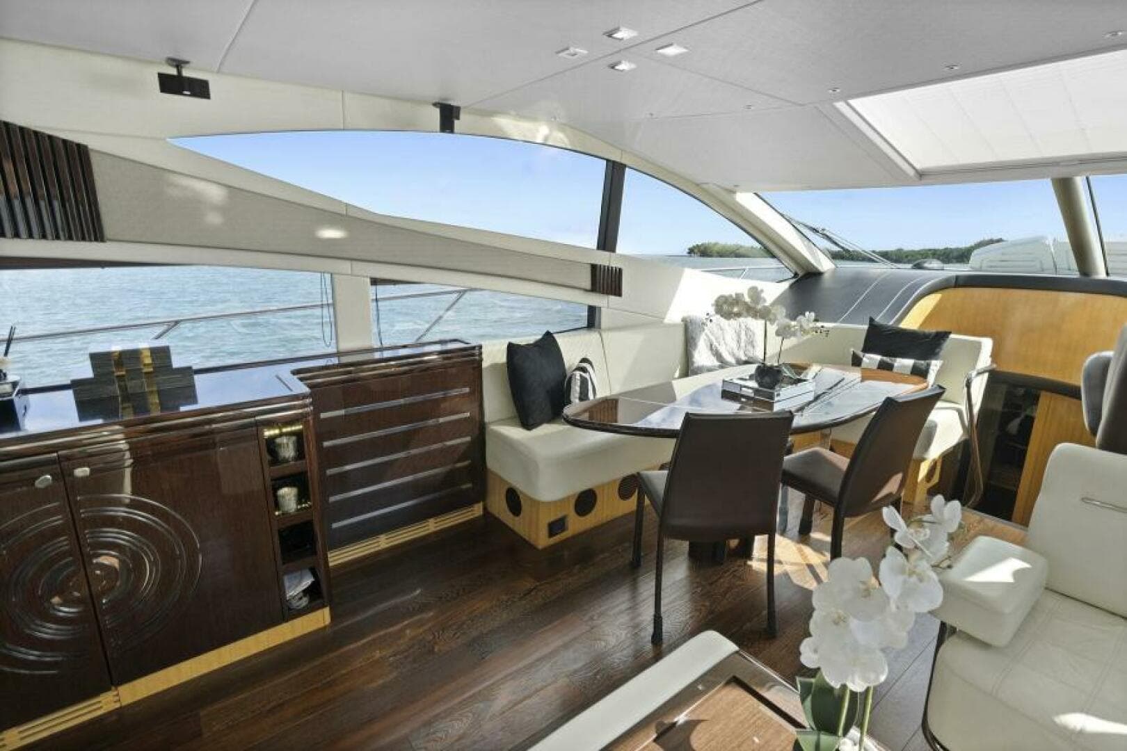 2015 Sunseeker Sport Yacht photo 31