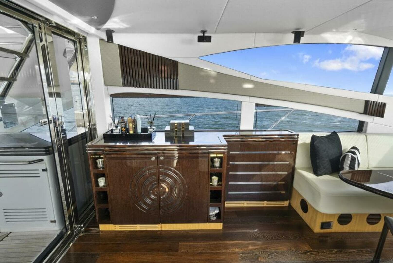 2015 Sunseeker Sport Yacht photo 33