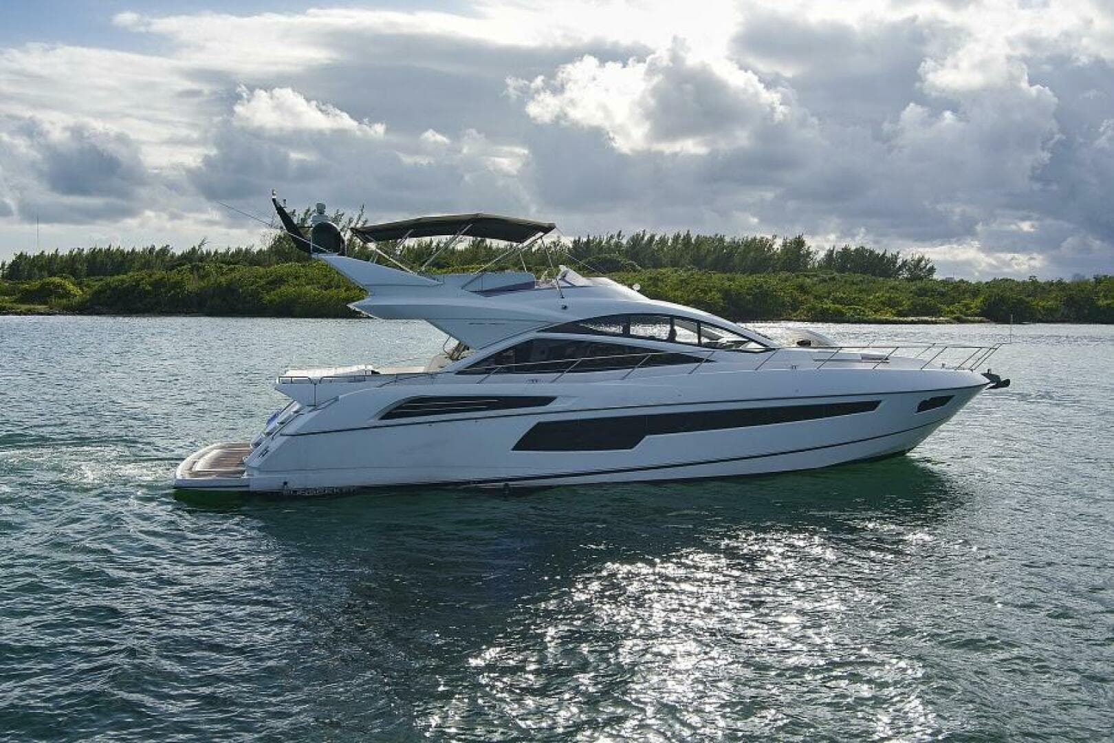 2015 Sunseeker Sport Yacht photo 12