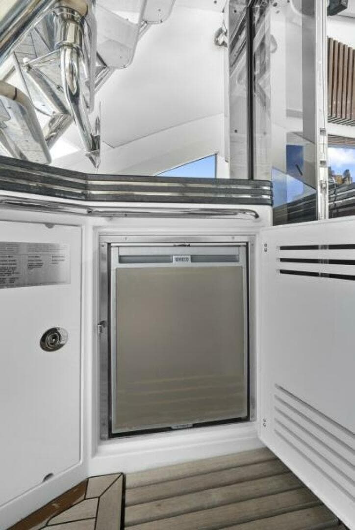 2015 Sunseeker Sport Yacht photo 21
