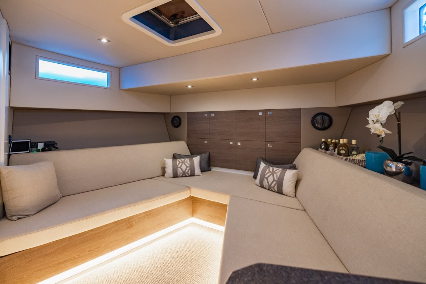 2019 Vanquish Yachts VQ58 photo 22