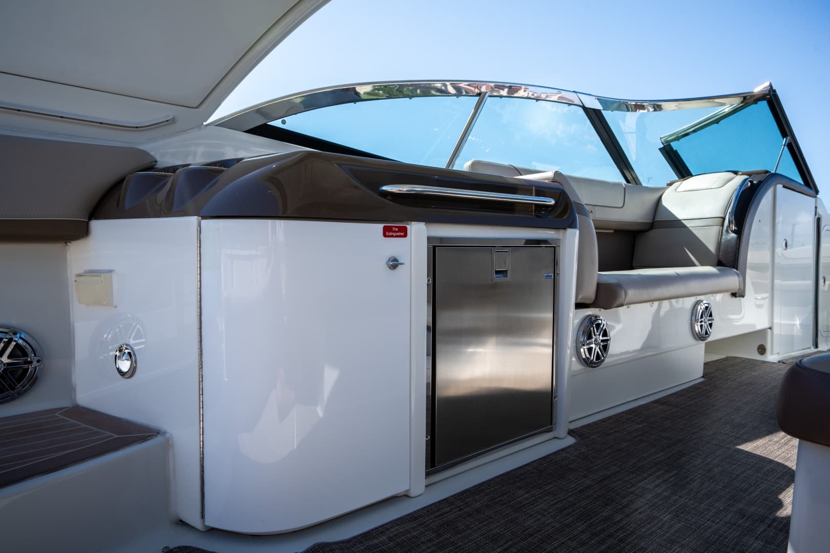 2018 Formula 350 Crossover Bowrider photo 16