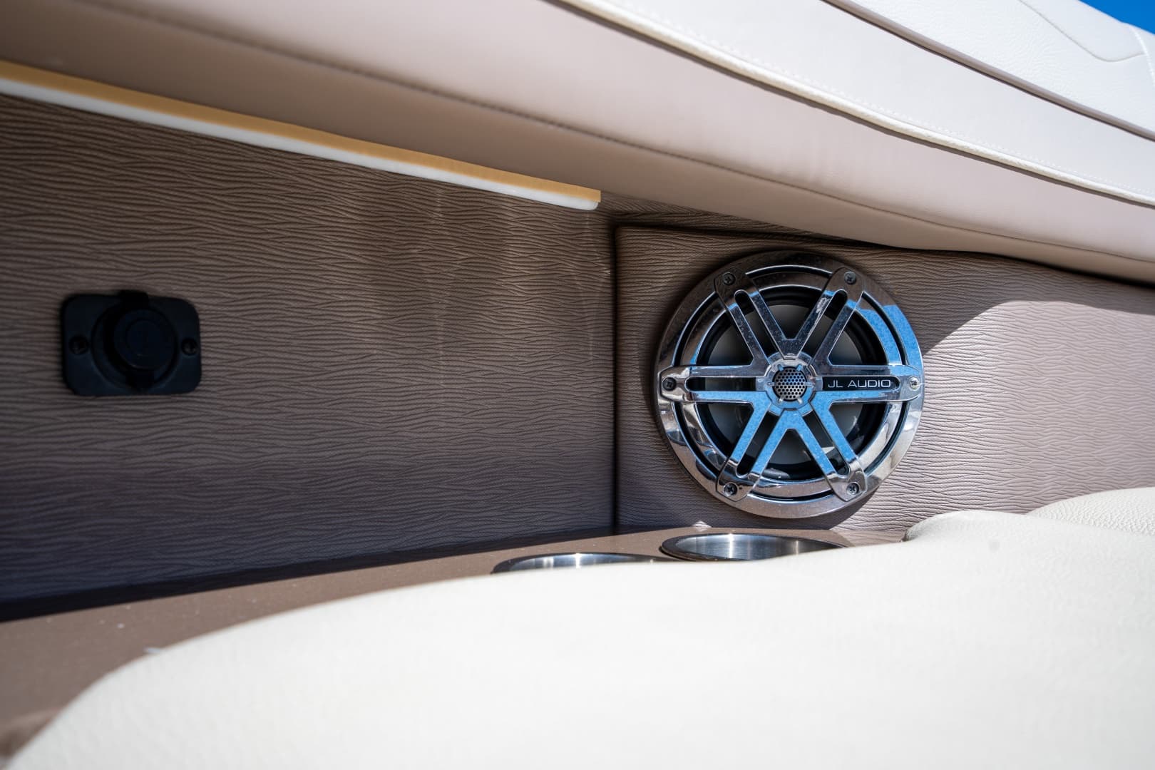 2018 Formula 350 Crossover Bowrider photo 36