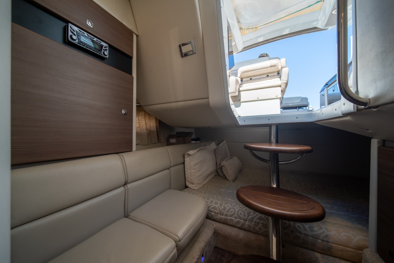 2018 Formula 350 Crossover Bowrider photo 41