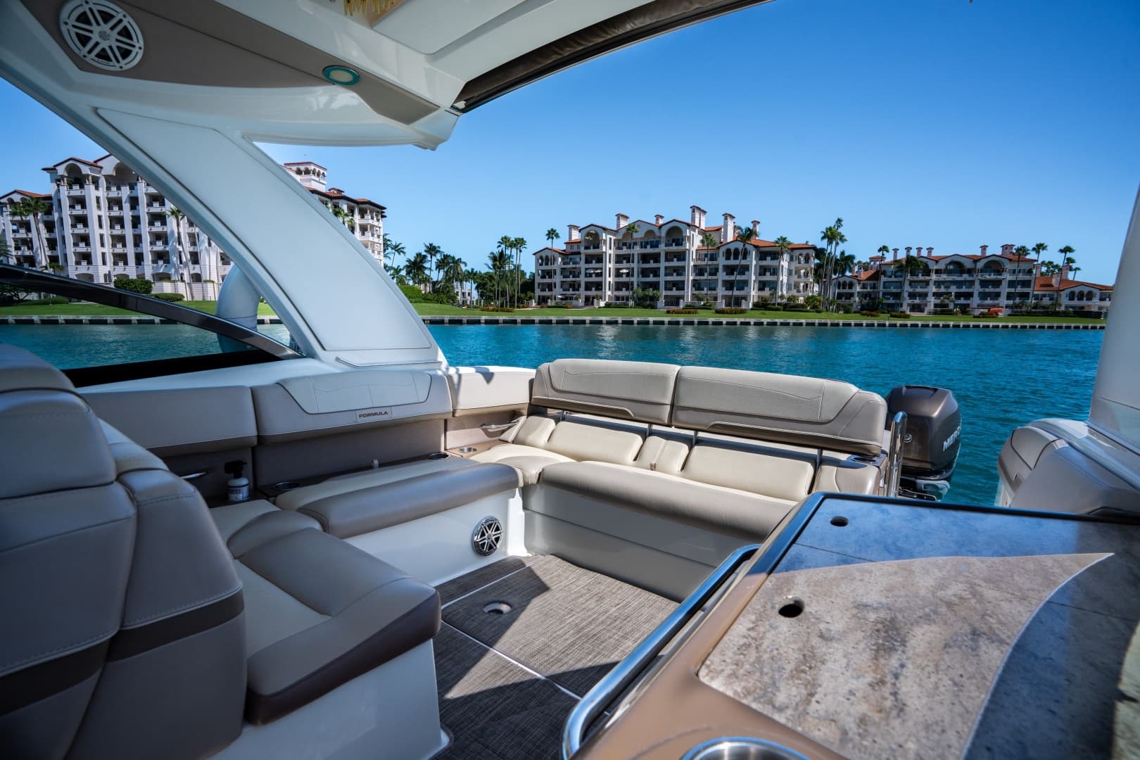 2018 Formula 350 Crossover Bowrider photo 28
