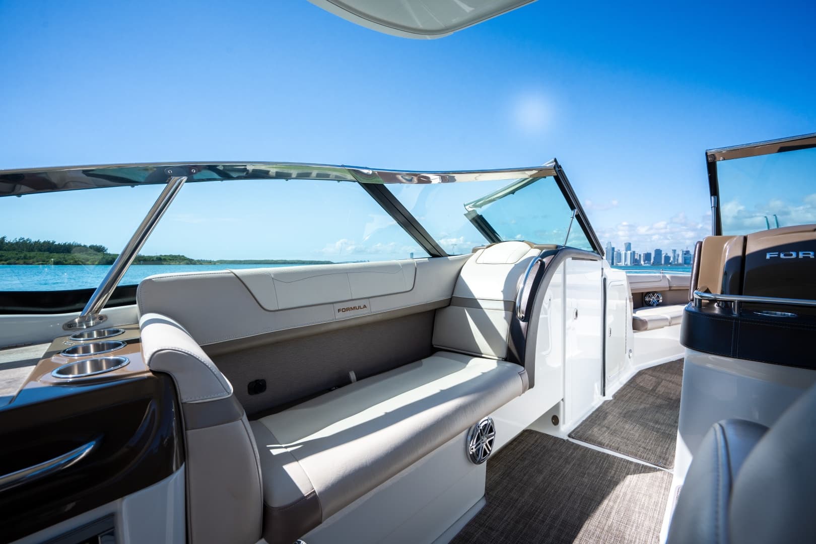 2018 Formula 350 Crossover Bowrider photo 23