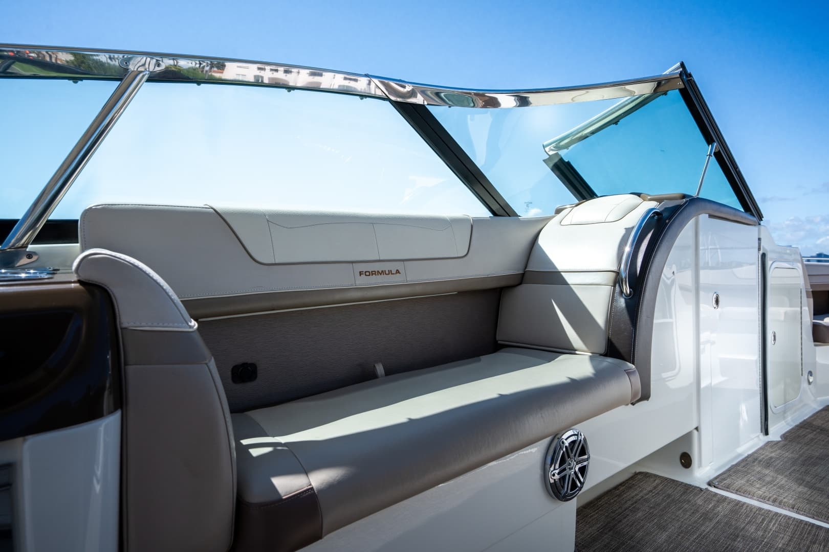 2018 Formula 350 Crossover Bowrider photo 18