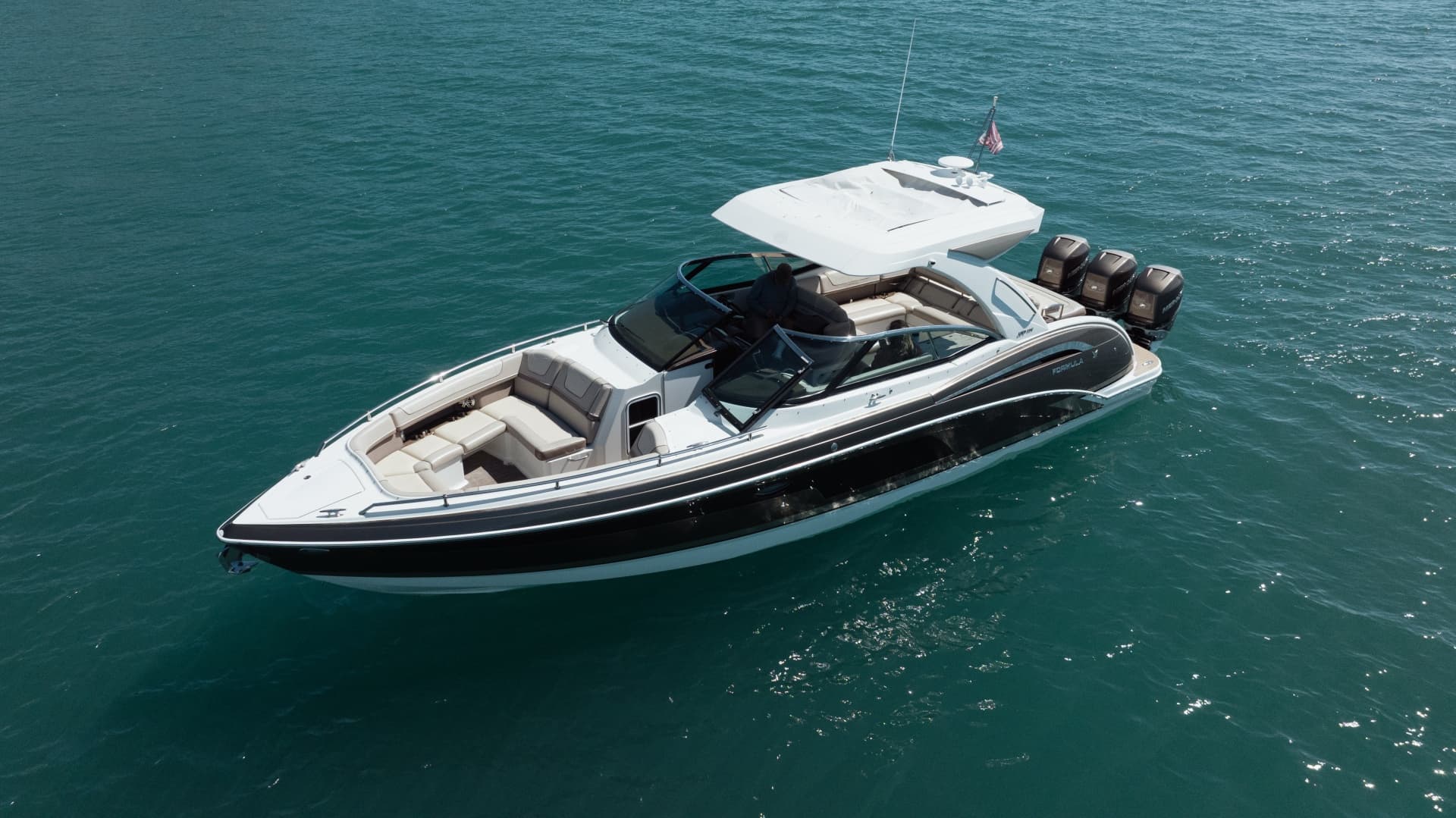 2018 Formula 350 Crossover Bowrider photo 2