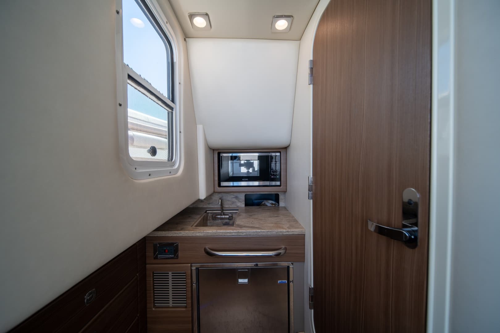 2018 Formula 350 Crossover Bowrider photo 39