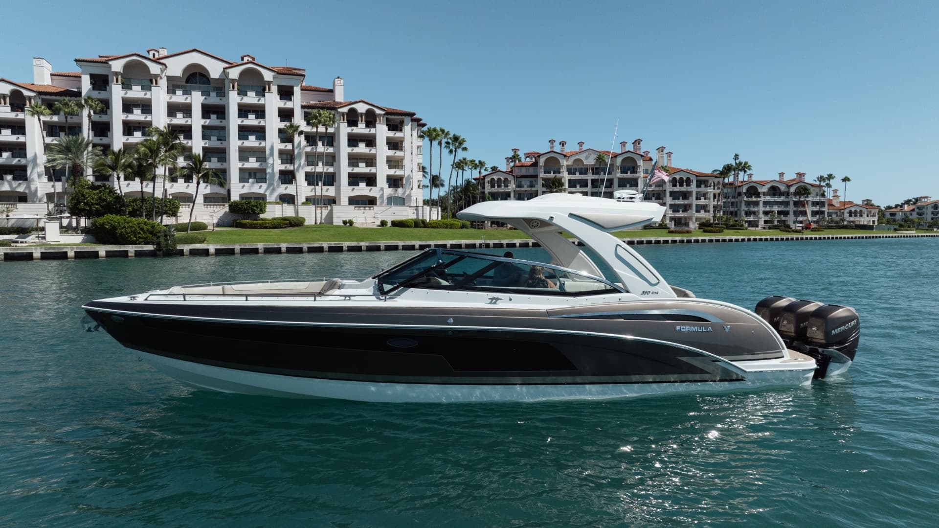 2018 Formula 350 Crossover Bowrider photo 3