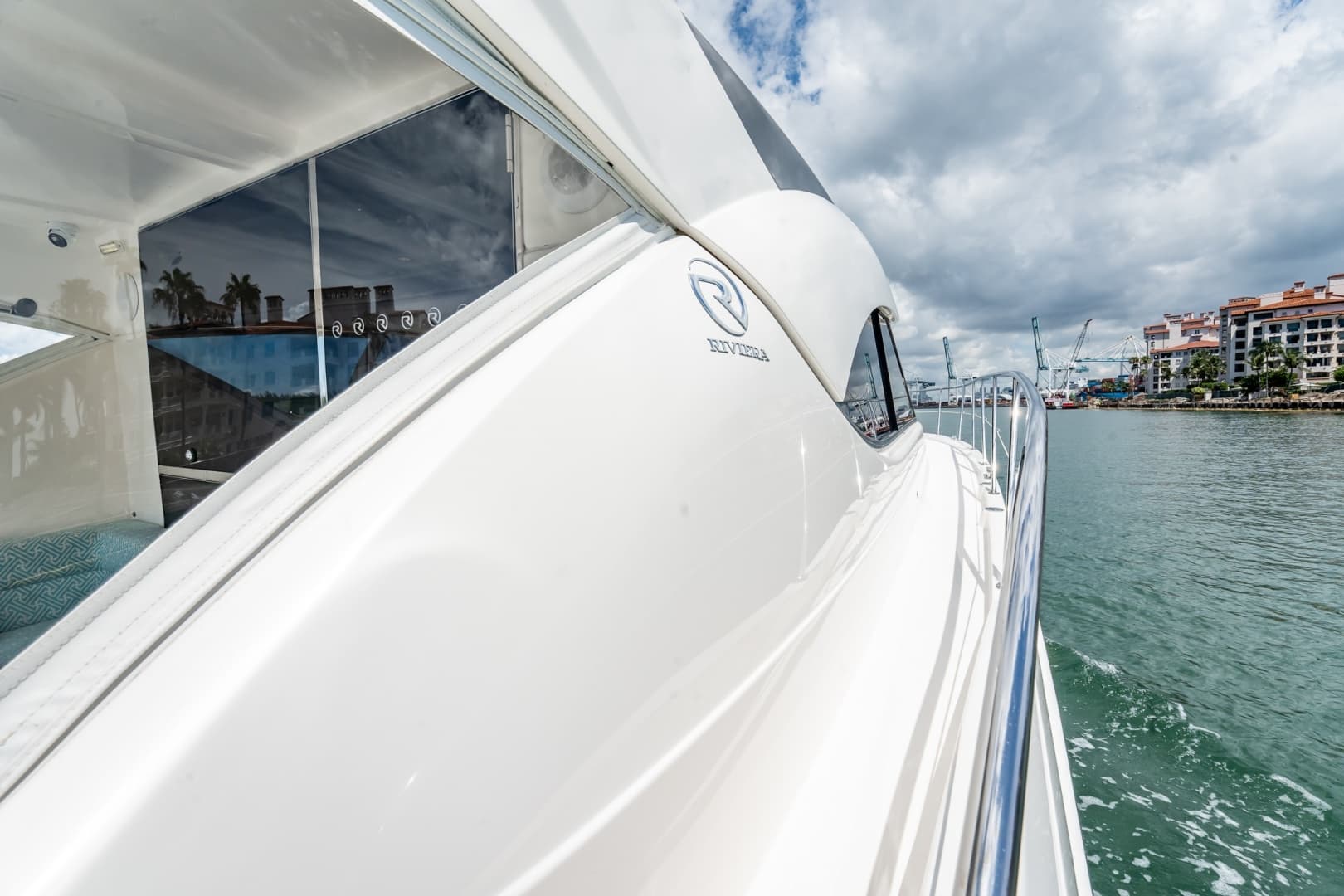 2016 Riviera 5000 Sport Yacht photo 32