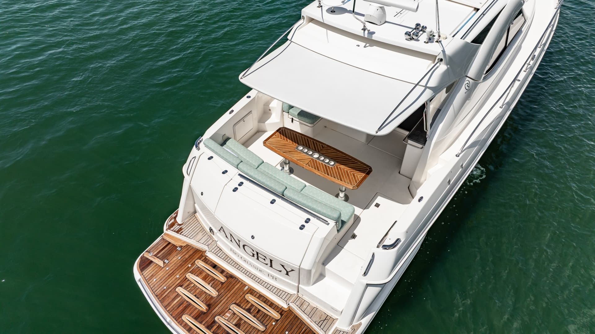 2016 Riviera 5000 Sport Yacht photo 21