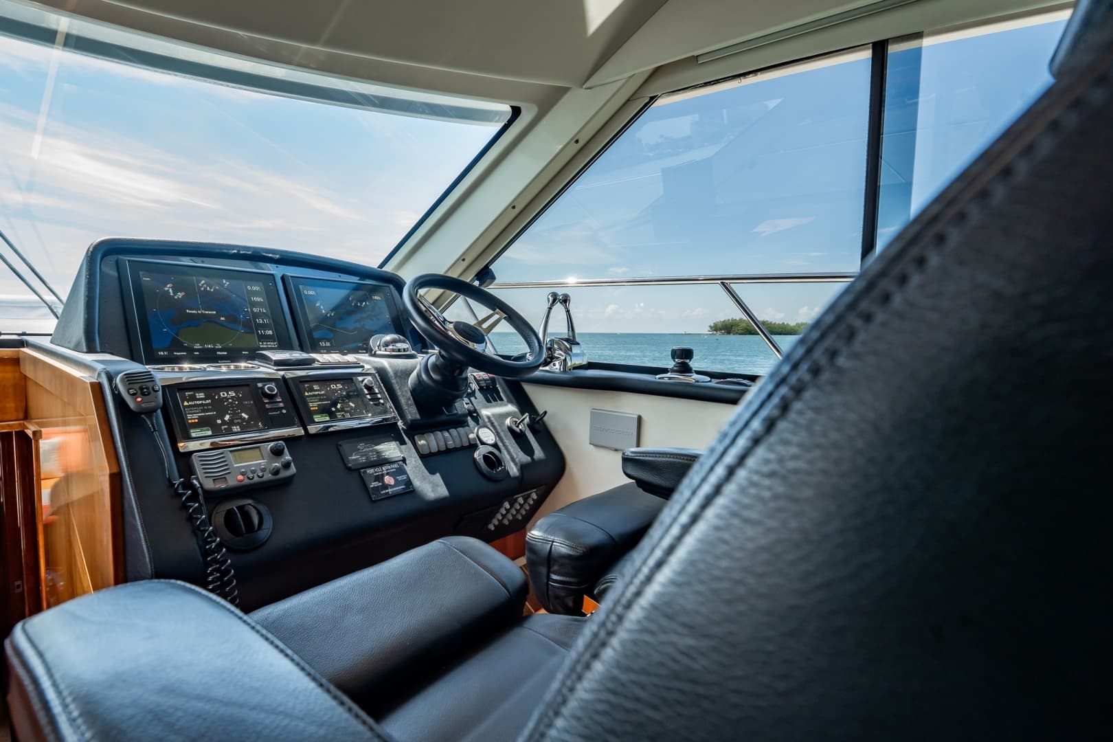 2016 Riviera 5000 Sport Yacht photo 59