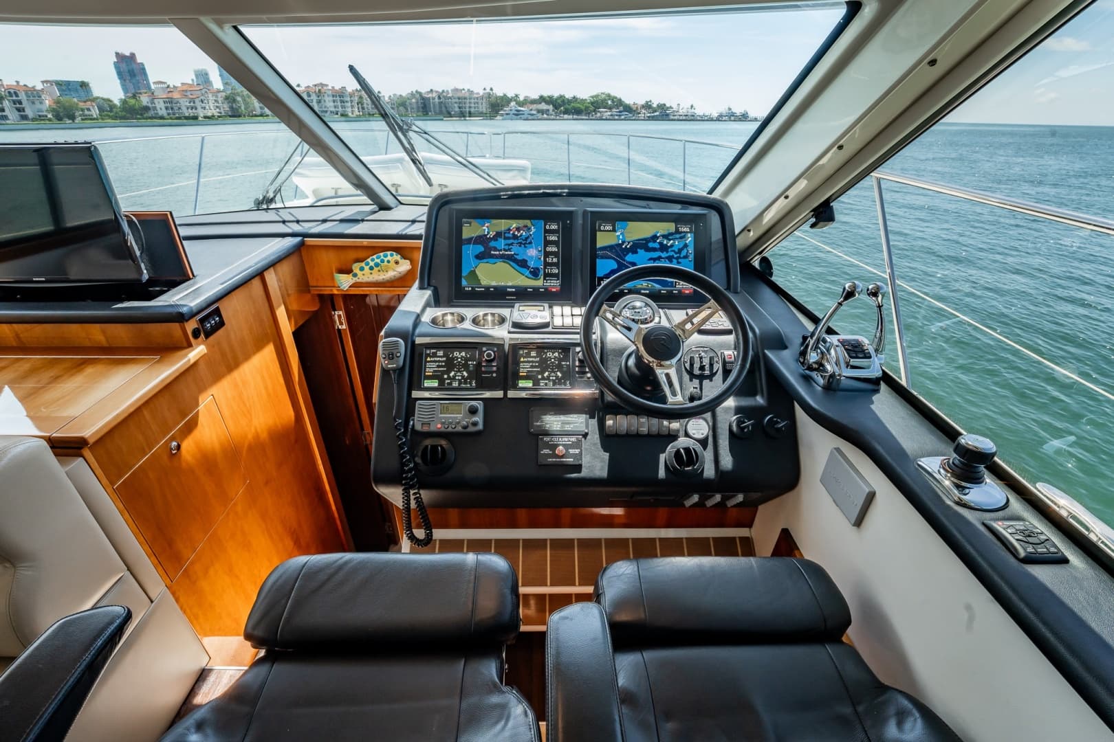 2016 Riviera 5000 Sport Yacht photo 49