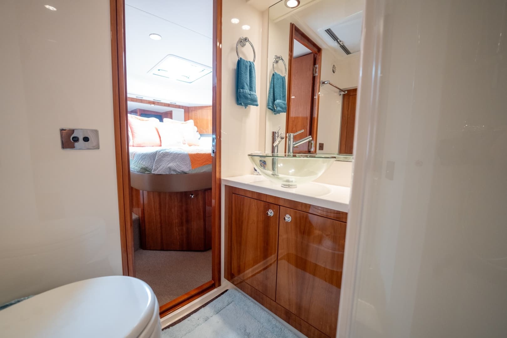 2016 Riviera 5000 Sport Yacht photo 73